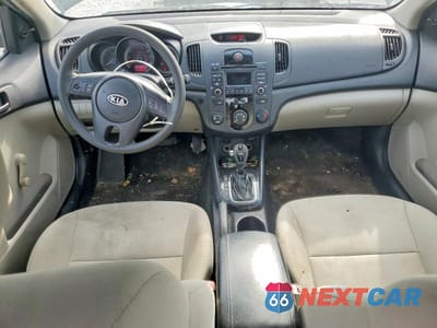 Zdjęcie 8 z 12 samochodu: 2013 KIA FORTE LX VIN:KNAFT4A2XD5738662 - miniatura