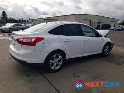 Trzecie zdjęcie samochodu z tyłu: 2014 FORD FOCUS SE VIN:1FADP3F22EL420863 - miniatura