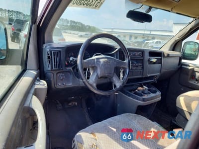 Zdjęcie 8 z 13 samochodu: 2005 CHEVROLET EXPRESS G1500 VIN:1GNFG15T651248177 - miniatura
