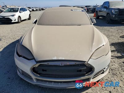 Piąte zdjęcie samochodu w środku: 2013 TESLA MODEL S VIN:5YJSA1AG9DFP04809 - miniatura