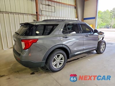Trzecie zdjęcie samochodu z tyłu: 2021 FORD EXPLORER XLT VIN:1FMSK8DH3MGB77183 - miniatura