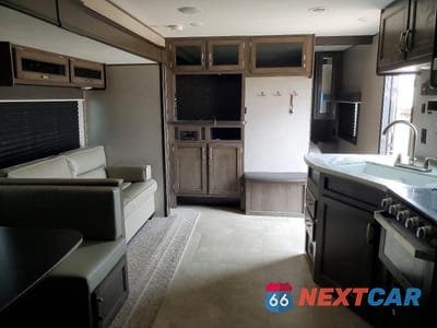 Piąte zdjęcie samochodu w środku: 2020 JAYCO JAY FLIGHT CAMPER VIN:1UJBJ0BRXL17X0383 - miniatura