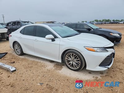 Czwarte zdjęcie samochodu z boku: 2018 TOYOTA CAMRY XLE VIN:4T1B11HK0JU039971 - miniatura