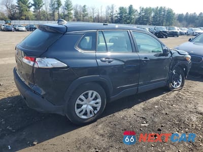 Trzecie zdjęcie samochodu z tyłu: 2022 TOYOTA COROLLA CROSS L VIN:7MUAAAAG3NV036598 - miniatura