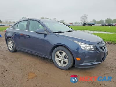 Czwarte zdjęcie samochodu z boku: 2013 CHEVROLET CRUZE LT VIN:1G1PC5SB3D7323577 - miniatura