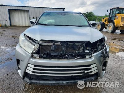 Piąte zdjęcie samochodu w środku: 2019 TOYOTA HIGHLANDER XLE VIN:5TDJZRFH4KS587718 - miniatura