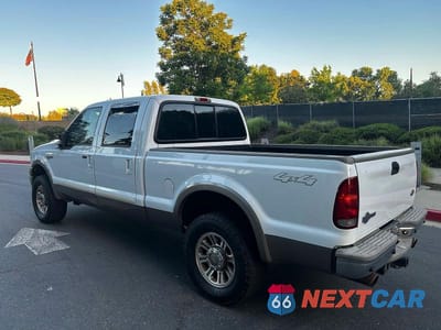 Trzecie zdjęcie samochodu z tyłu: 2005 FORD F250 SUPER DUTY VIN:1FTSW215X5EB64217 - miniatura