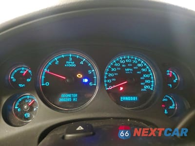 Zdjęcie 9 z 13 samochodu: 2008 CHEV SUBURBAN VIN:1GNFK16318J232678 - miniatura