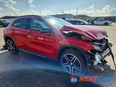 Czwarte zdjęcie samochodu z boku: 2017 MERCEDES-BENZ GLA 250 VIN:WDCTG4EB2HJ331897 - miniatura