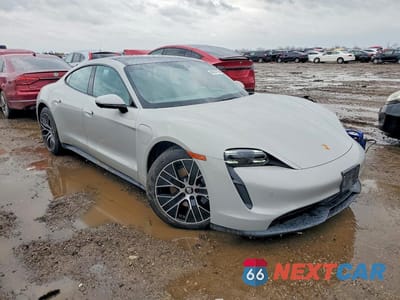 Czwarte zdjęcie samochodu z boku: 2023 PORSCHE TAYCAN VIN:WP0AA2Y19PSA15446 - miniatura