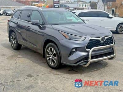 Czwarte zdjęcie samochodu z boku: 2022 TOYOTA HIGHLANDER XLE VIN:5TDGZRBH8NS220745 - miniatura