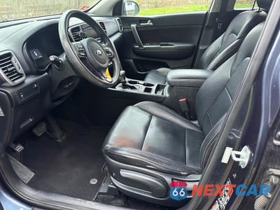 Piąte zdjęcie samochodu w środku: 2019 KIA SPORTAGE LX VIN:KNDPMCACXK7584463 - miniatura