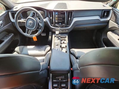 Zdjęcie 8 z 14 samochodu: 2021 VOLVO XC60 T5 R-DESIGN VIN:YV4102RM0M1864243 - miniatura