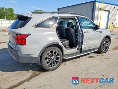 Trzecie zdjęcie samochodu z tyłu: 2022 KIA SORENTO X-LINE SX PRESTIGE VIN:5XYRKDLF9NG102522 - miniatura