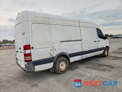 Trzecie zdjęcie samochodu z tyłu: 2012 MERCEDES BENZ SPRINTER 2500 DELIVERY VAN VIN:WD3PE8CB0C5688417 - miniatura
