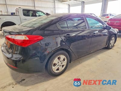 Trzecie zdjęcie samochodu z tyłu: 2016 KIA FORTE LX VIN:KNAFK4A63G5524039 - miniatura