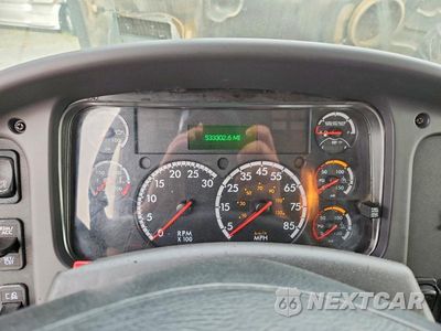 Zdjęcie 8 z 10 samochodu: 2016 FREIGHTLINER BUSINESS CLASS M2 TANK TRUCK VIN:1FVHCYCYXGHHK2878 - miniatura
