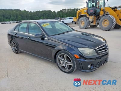 Czwarte zdjęcie samochodu z boku: 2010 MERCEDES-BENZ C 63 AMG VIN:WDDGF7HB6AF450252 - miniatura
