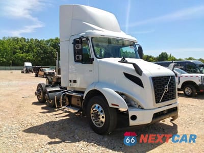2020 VOLVO VNR SEMI TRUCK 4V4WC9EH6LN243229 - główne zdjęcie licytacji z USA - miniatura
