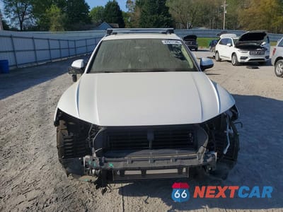Piąte zdjęcie samochodu w środku: 2021 AUDI Q5 PREMIUM VIN:WA1AAAFY8M2033983 - miniatura