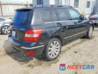 Trzecie zdjęcie samochodu z tyłu: 2011 MERCEDES-BENZ GLK 350 4MATIC VIN:WDCGG8HB9BF617292 - miniatura