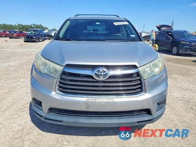 Piąte zdjęcie samochodu w środku: 2015 TOYOTA HIGHLANDER LE VIN:5TDZARFH2FS011951 - miniatura