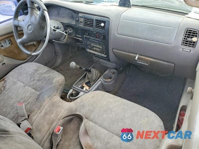 Zdjęcie 8 z 11 samochodu: 2002 TOYOTA TACOMA BASE VIN:5TENL42N52Z122045 - miniatura