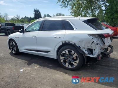 Drugie zdjęcie samochodu z przodu: 2023 AUDI E-TRON PREMIUM VIN:WA1AAAGE2PB024950 - miniatura