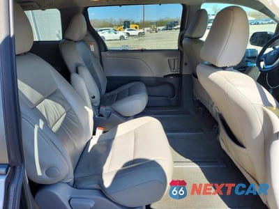 Zdjęcie 11 z 13 samochodu: 2017 TOYOTA SIENNA XLE PREMIUM 7-PASSENGER VIN:5TDDZ3DC0HS149952 - miniatura
