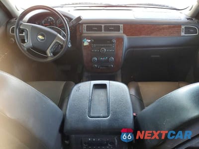 Zdjęcie 8 z 13 samochodu: 2013 CHEVROLET SUBURBAN VIN:1GNSCHE02DR212835 - miniatura
