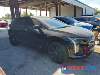 Czwarte zdjęcie samochodu z boku: 2025 CADILLAC OPTIQ SPORT VIN:3GYK3EMR8SS182669 - miniatura