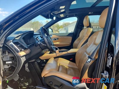 Zdjęcie 7 z 13 samochodu: 2016 VOLVO XC90 T6 VIN:YV4A22PN7G1002955 - miniatura