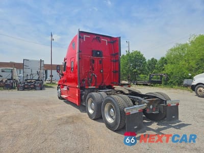 Trzecie zdjęcie samochodu z tyłu: 2016 FREIGHTLINER CASCADIA TRUCKS SEMI TRUCK VIN:1FUJGLBG9GLGY3638 - miniatura
