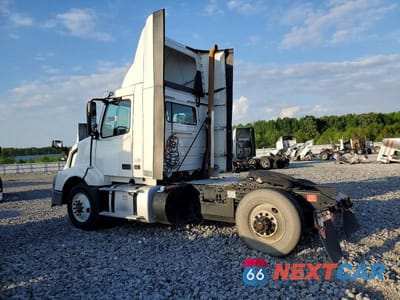 Trzecie zdjęcie samochodu z tyłu: 2017 VOLVO VNL SEMI TRUCK VIN:4V4N39TG6HN988141 - miniatura
