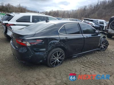 Trzecie zdjęcie samochodu z tyłu: 2023 TOYOTA CAMRY FWD HYBRID 4D SE VIN:4T1S31AK0PU053043 - miniatura