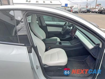 Piąte zdjęcie samochodu w środku: 2022 TESLA MODEL Y VIN:7SAYGAEE4NF324475 - miniatura