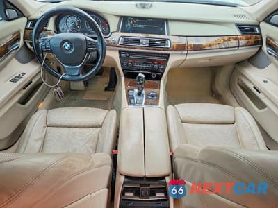 Zdjęcie 8 z 12 samochodu: 2013 BMW 5 SERIES 550I RWD VIN:WBAYE8C57DDE22260 - miniatura