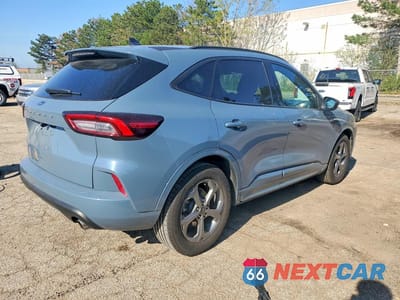 Trzecie zdjęcie samochodu z tyłu: 2023 FORD ESCAPE ST LINE VIN:1FMCU0MN1PUA09022 - miniatura