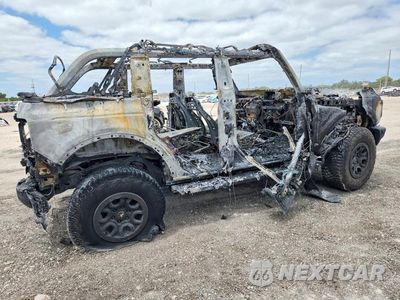 Trzecie zdjęcie samochodu z tyłu: 2022 FORD BRONCO BASE VIN:1FMEE5DP5NLB39148 - miniatura