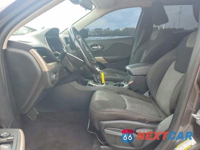 Zdjęcie 7 z 13 samochodu: 2018 JEEP CHEROKEE LATITUDE VIN:1C4PJLCB4JD518844 - miniatura