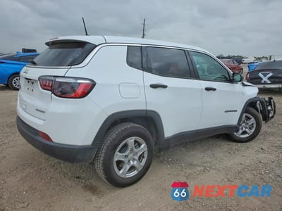 Trzecie zdjęcie samochodu z tyłu: 2022 JEEP COMPASS SPORT VIN:3C4NJCAB2NT145894 - miniatura