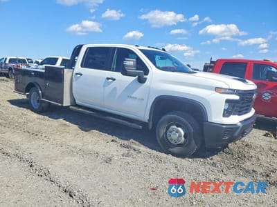 Czwarte zdjęcie samochodu z boku: 2024 CHEVROLET SILVERADO K3500 VIN:1GB4YSEY3RF237200 - miniatura