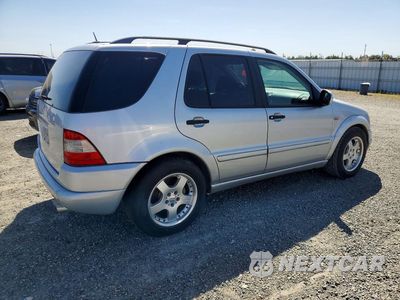 Trzecie zdjęcie samochodu z tyłu: 2000 MERCEDES-BENZ ML 430 VIN:4JGAB72E8YA194018 - miniatura