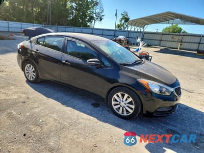 Czwarte zdjęcie samochodu z boku: 2015 KIA FORTE LX VIN:KNAFX4A65F5354525 - miniatura