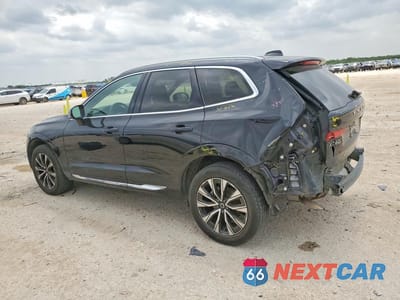 Drugie zdjęcie samochodu z przodu: 2023 VOLVO XC60 PLUS VIN:YV4L12RN1P1391021 - miniatura