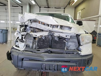 Piąte zdjęcie samochodu w środku: 2017 TOYOTA TUNDRA SR VIN:5TFUM5F14HX069456 - miniatura