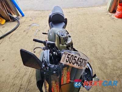 Piąte zdjęcie samochodu w środku: 2024 KAWASAKI EX650 P VIN:ML5EXEP1XRDAC3720 - miniatura