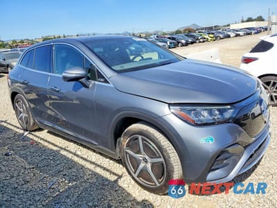 Czwarte zdjęcie samochodu z boku: 2023 MERCEDES-BENZ EQE SUV 500 4MATIC VIN:4JGGM2CBXPA038511 - miniatura