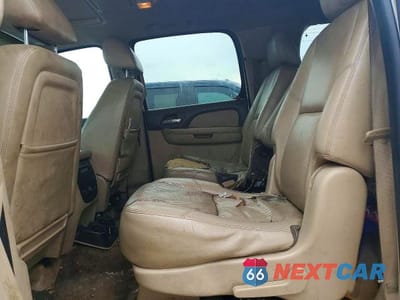 Zdjęcie 11 z 13 samochodu: 2011 CHEVROLET SUBURBAN C1500 LTZ VIN:1GNSCKE02BR289361 - miniatura