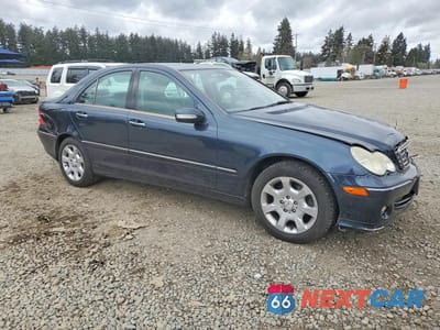 Czwarte zdjęcie samochodu z boku: 2005 MERCEDES-BENZ C 320 4MATIC VIN:WDBRF84J85F665254 - miniatura
